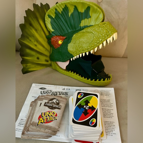 UNO Attack Jurassic World Dilophodaurus Dinosaur Head Card Launcher and Cards - Picture 1 of 4